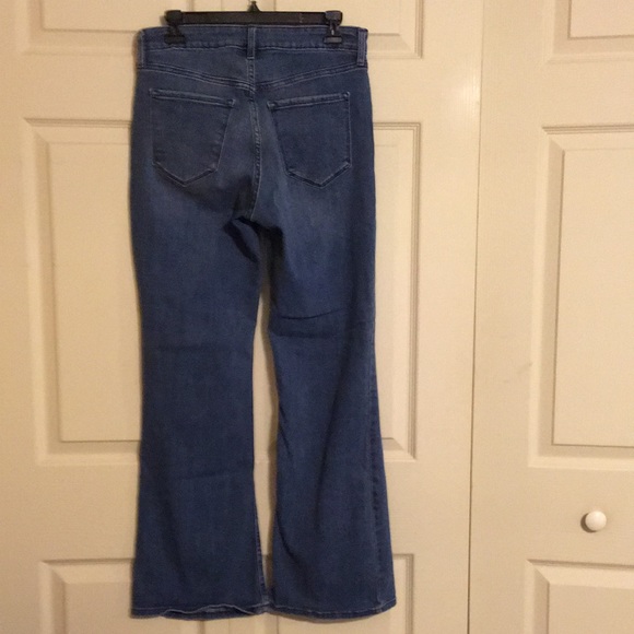 OLD NAVY woman’s flared leg jeans sz 8 - Picture 2 of 4